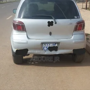 Toyota Vitz 2004 Silver