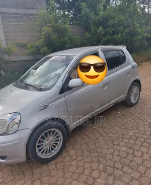 Toyota Vitz 2004 Silver