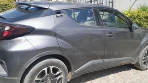 Toyota C-HR 2021 Maroon