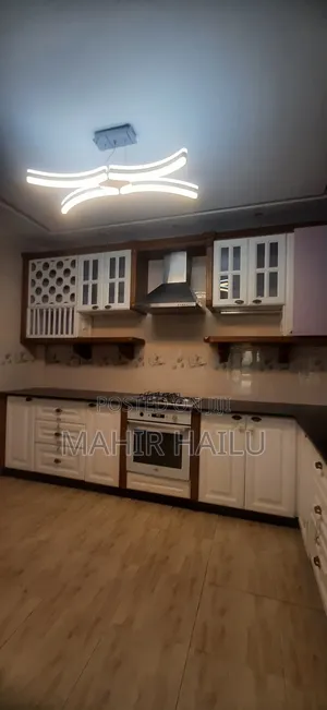 5bdrm House in Real, Bole for rent