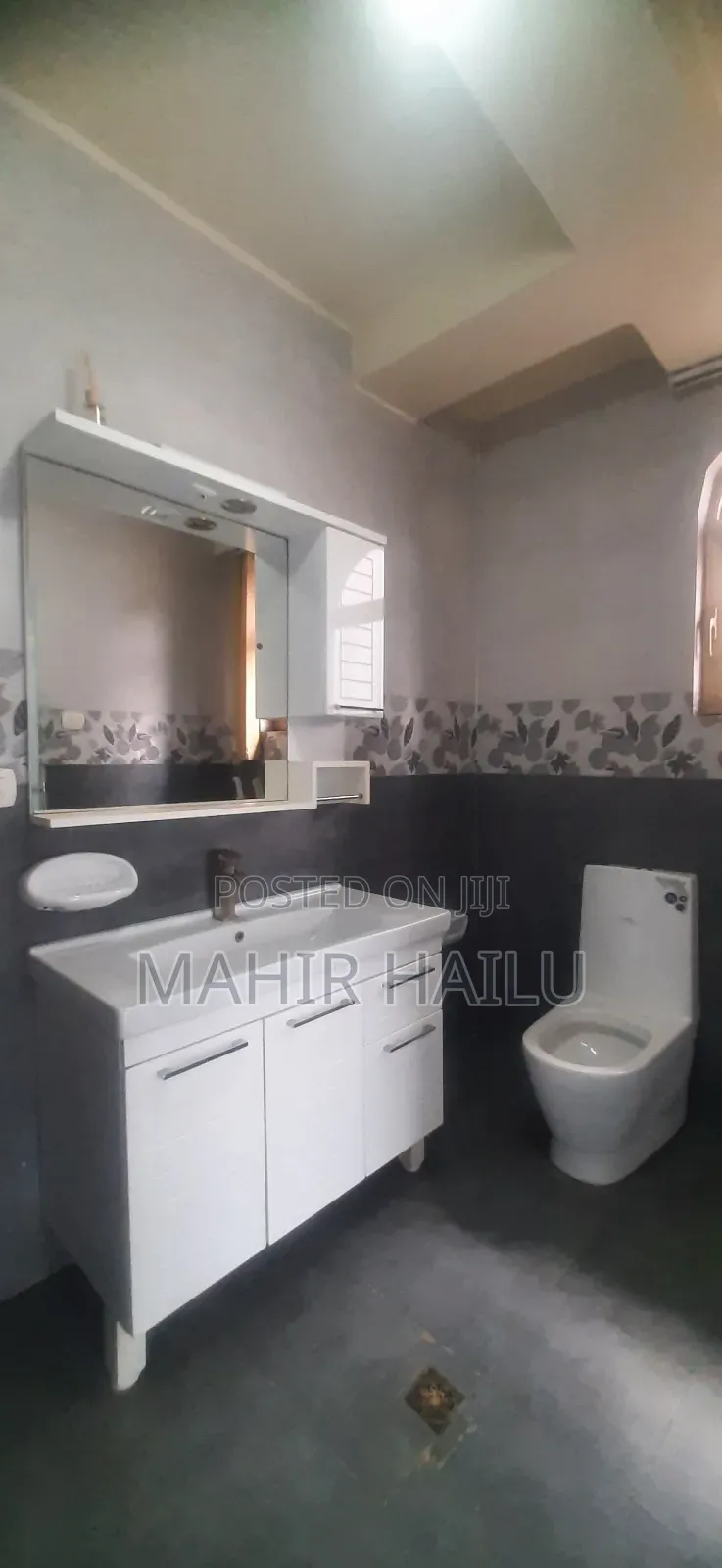 5bdrm House in Real, Bole for rent