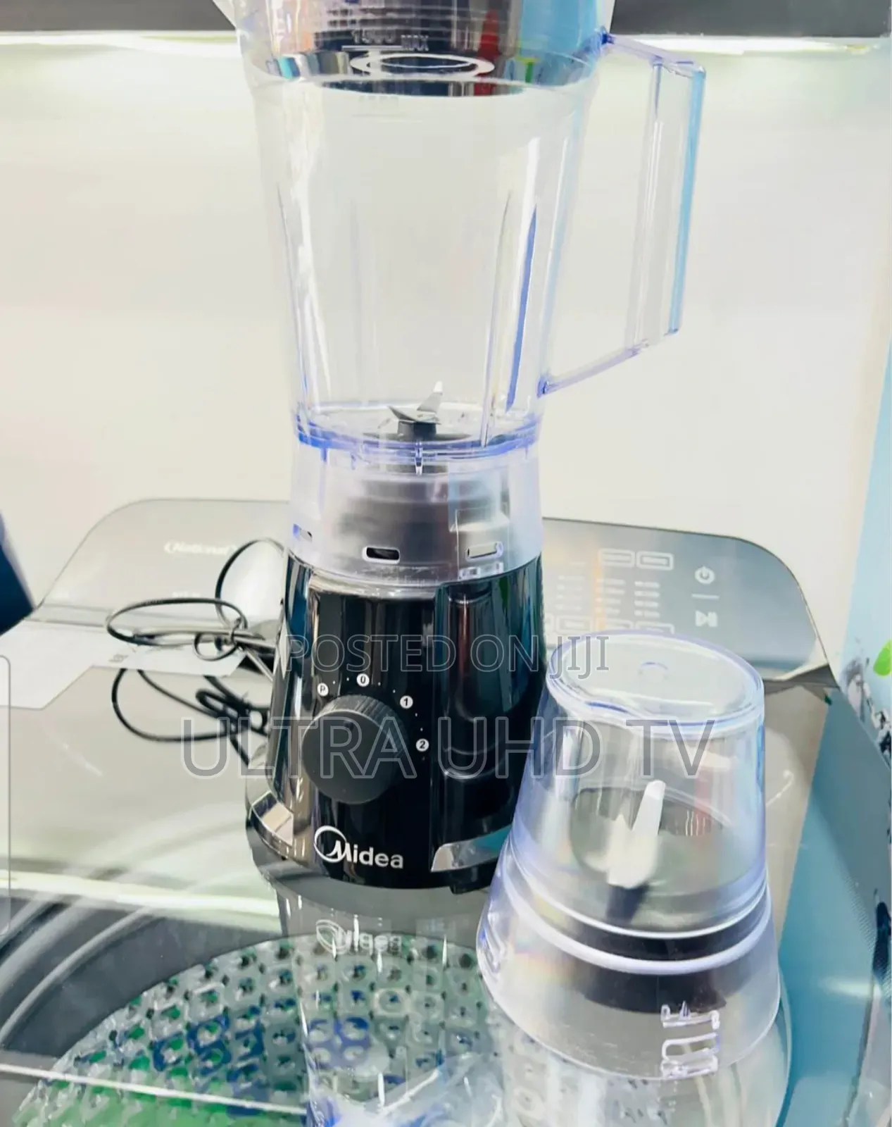 Midea Blender, Likely the Bl1197a or a Similar