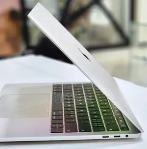 New Laptop Apple MacBook 2018 8GB Intel Core I5 SSD 256GB