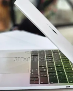 New Laptop Apple MacBook 2018 8GB Intel Core I5 SSD 256GB