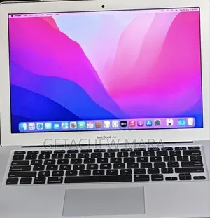 New Laptop Apple MacBook Pro 2017 8GB Intel Core I7 SSD 512GB