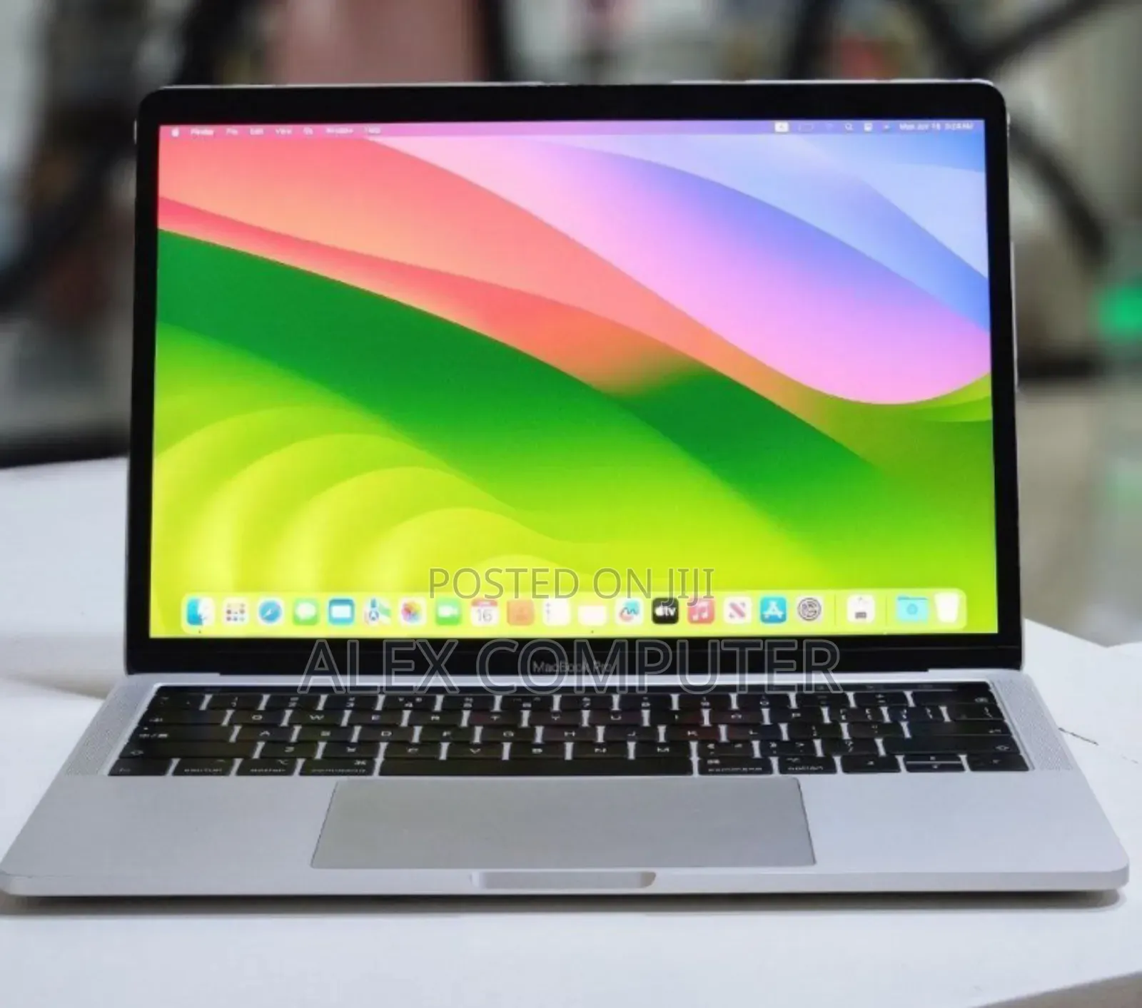 New Laptop Apple MacBook 2018 8GB Intel Core I5 SSD 256GB