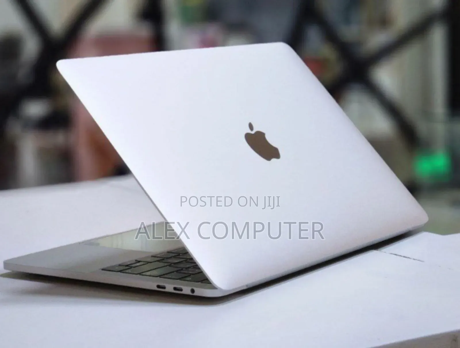 New Laptop Apple MacBook 2018 8GB Intel Core I5 SSD 256GB