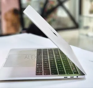 New Laptop Apple MacBook 2018 8GB Intel Core I5 SSD 256GB