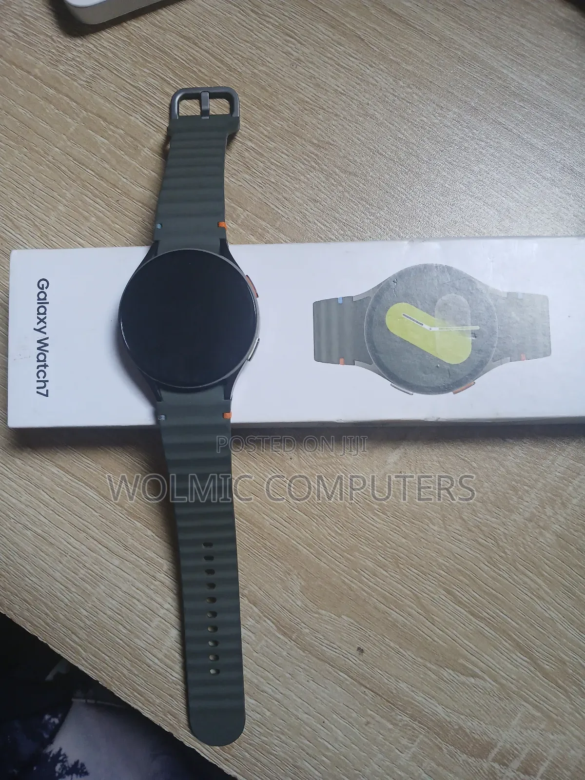 Samsung Galaxy Watch 7, Dark Green Band