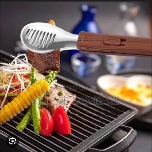 መቆንጠጫ ወይም ምግብ ማንሻ Stainless Steel Food Tongs With Wood Grain Handle