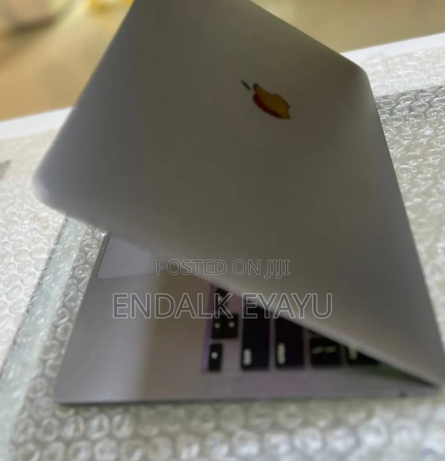 New Laptop Apple MacBook Pro M1 8GB Apple M1 Pro SSD 256GB