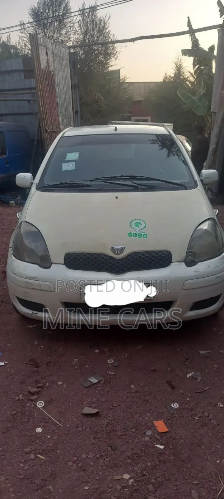 Toyota Vitz 2002 Silver