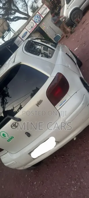 Toyota Vitz 2002 Silver