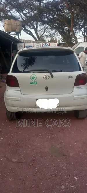 Toyota Vitz 2002 Silver