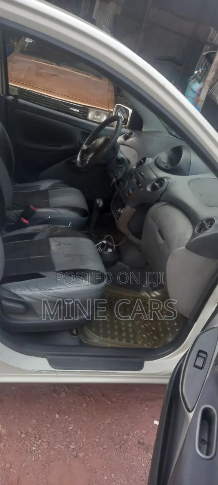 Toyota Vitz 2002 Silver