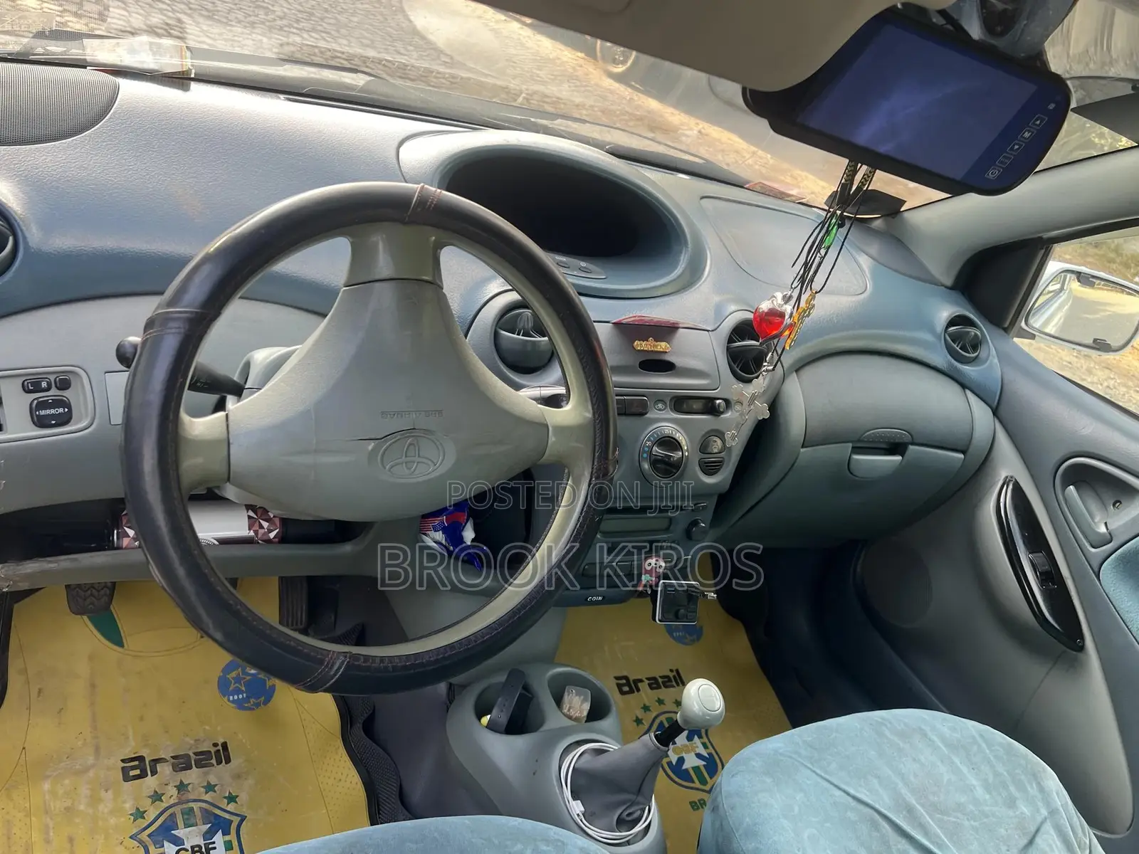 Toyota Vitz 2000 White