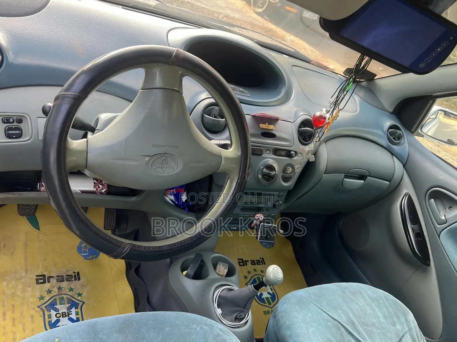 Toyota Vitz 2000 White