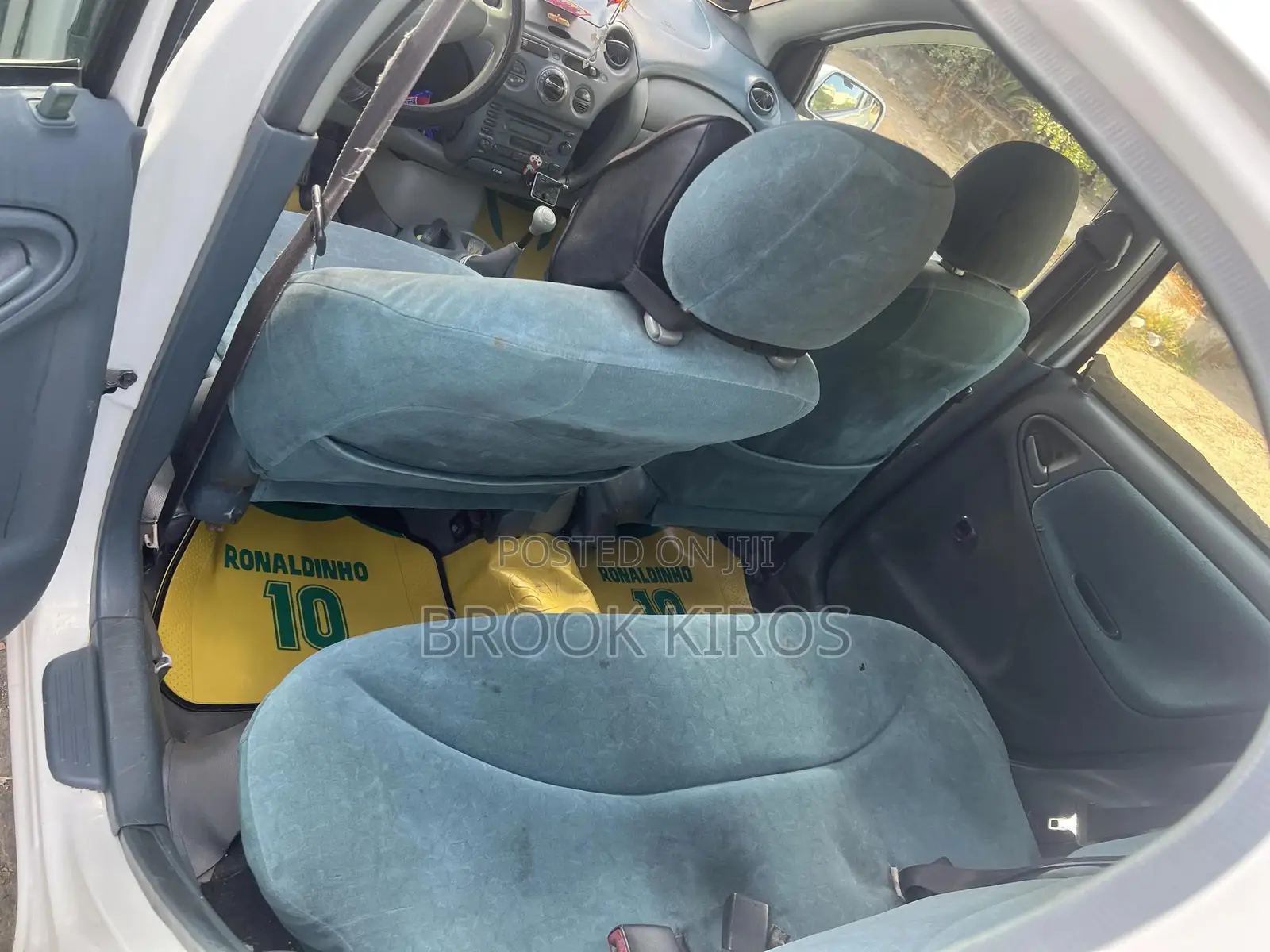 Toyota Vitz 2000 White