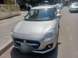 Suzuki Swift 2022 Silver