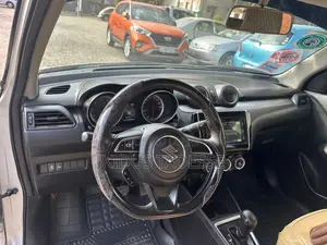 Suzuki Swift 2022 Silver