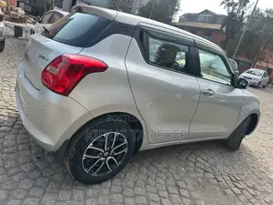 Suzuki Swift 2022 Silver
