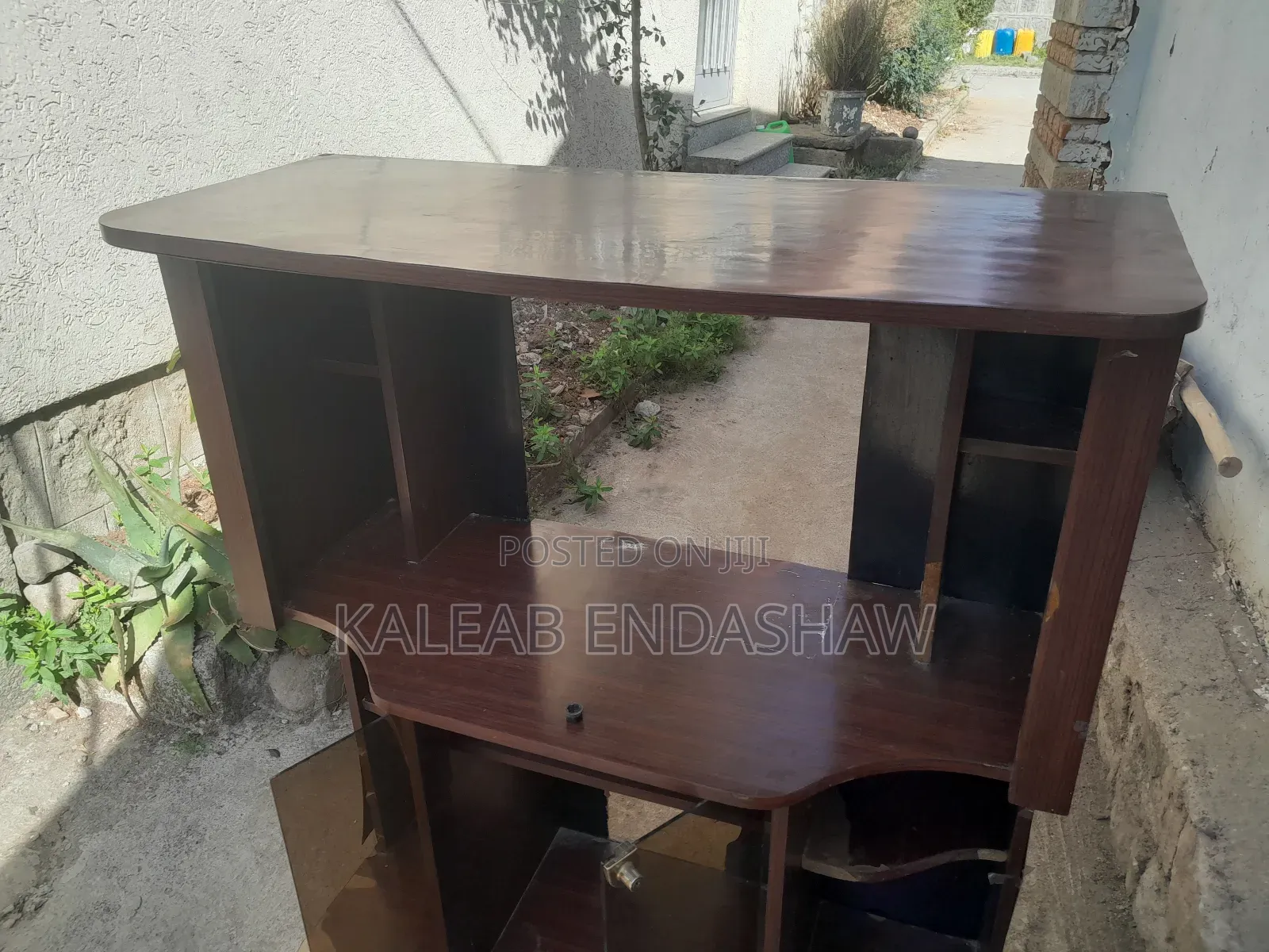 Tv Stand With Shelf and Wheels to Move Around