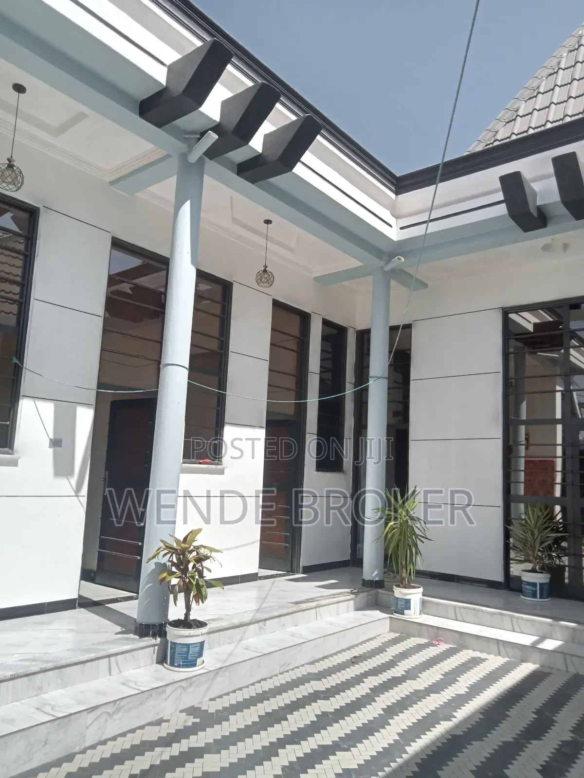 Furnished 5bdrm House in ኦሮሚያ ዱከም ከተማ, Oromia-Finfinne for sale