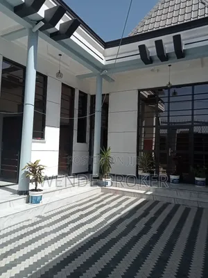 Furnished 5bdrm House in ኦሮሚያ ዱከም ከተማ, Oromia-Finfinne for sale