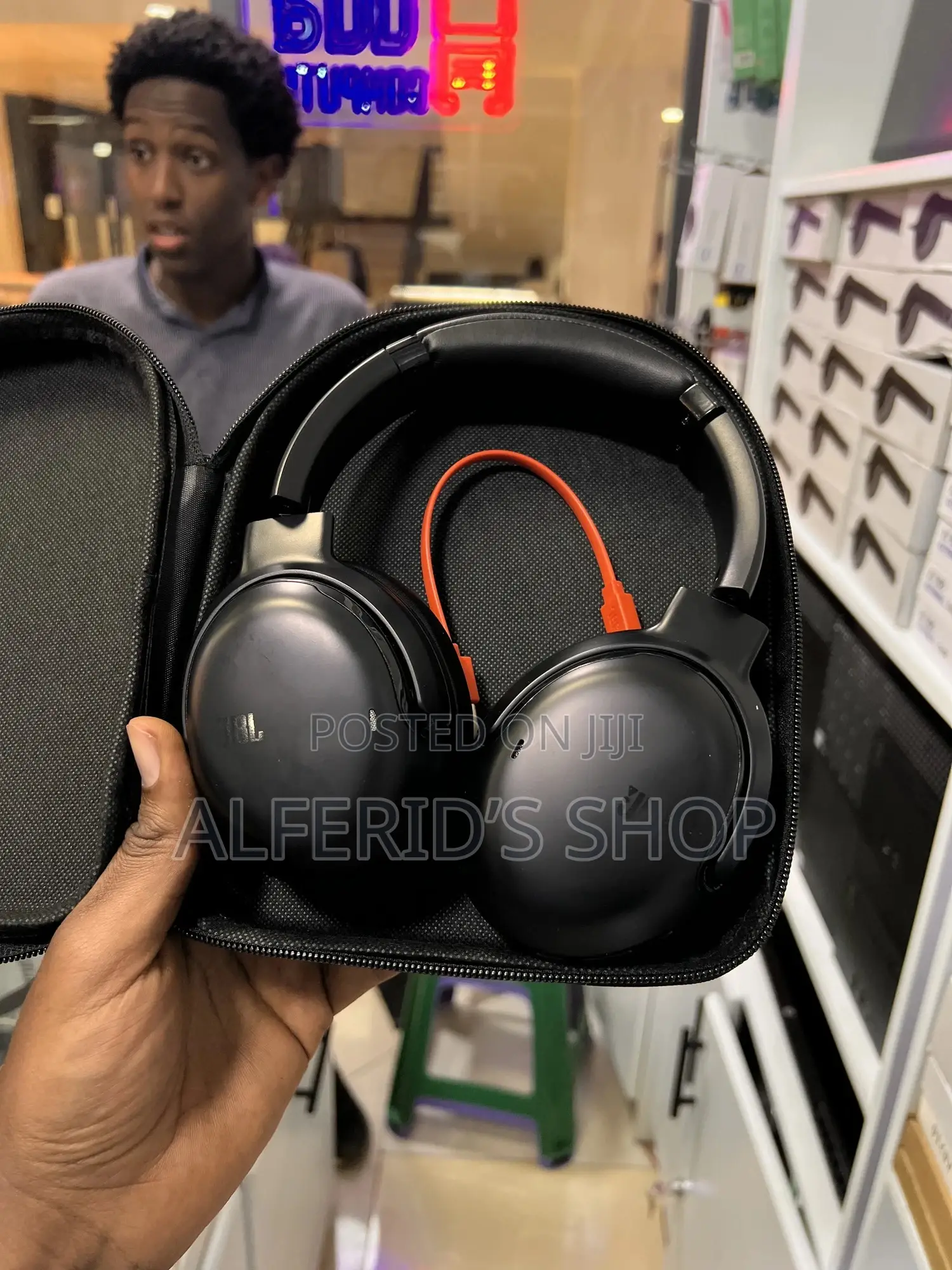JBL Tour M2