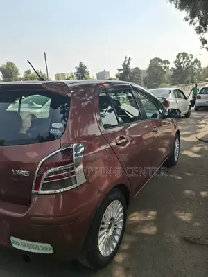 Toyota Yaris Base Hatchback 3dr 2010 Brown