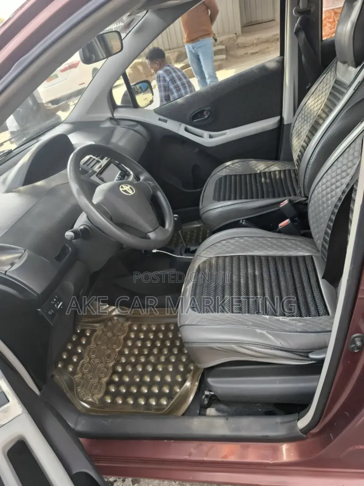 Toyota Yaris Base Hatchback 3dr 2010 Brown