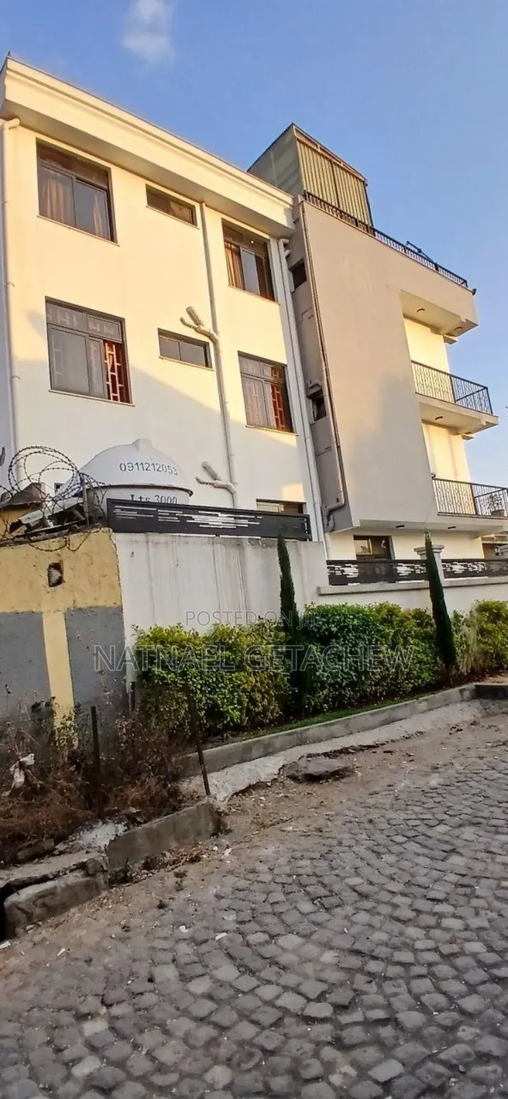 Furnished 8bdrm Villa in Bole for sale