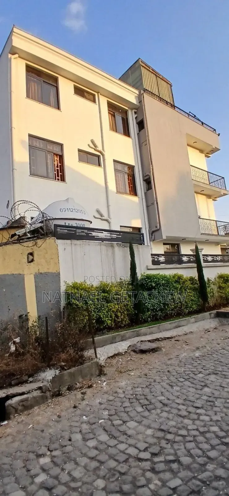 Furnished 8bdrm Villa in Bole for sale