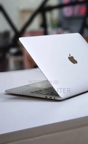 New Laptop Apple MacBook Pro 2018 8GB Intel Core I5 SSD 256GB