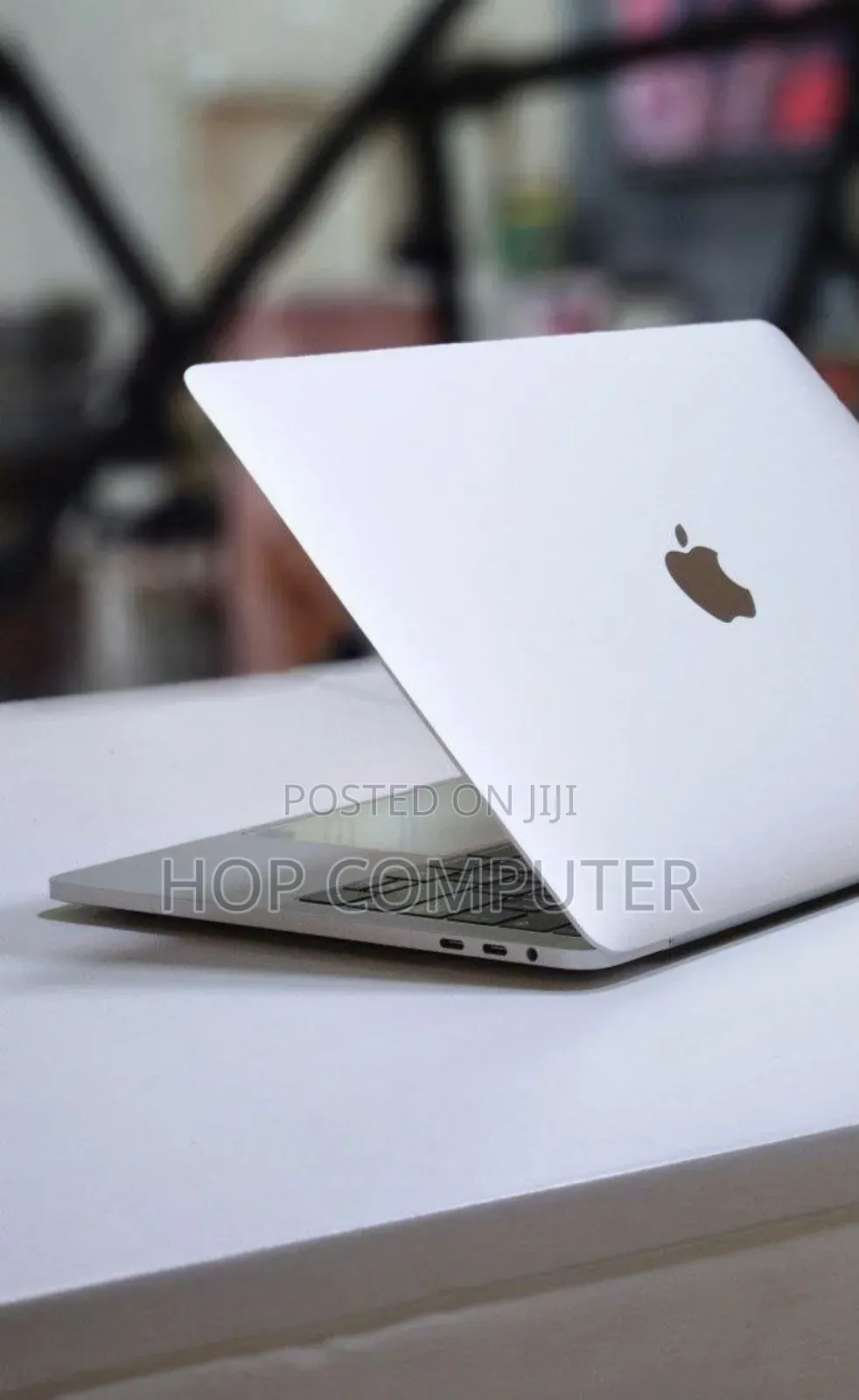 New Laptop Apple MacBook Pro 2018 8GB Intel Core I5 SSD 256GB