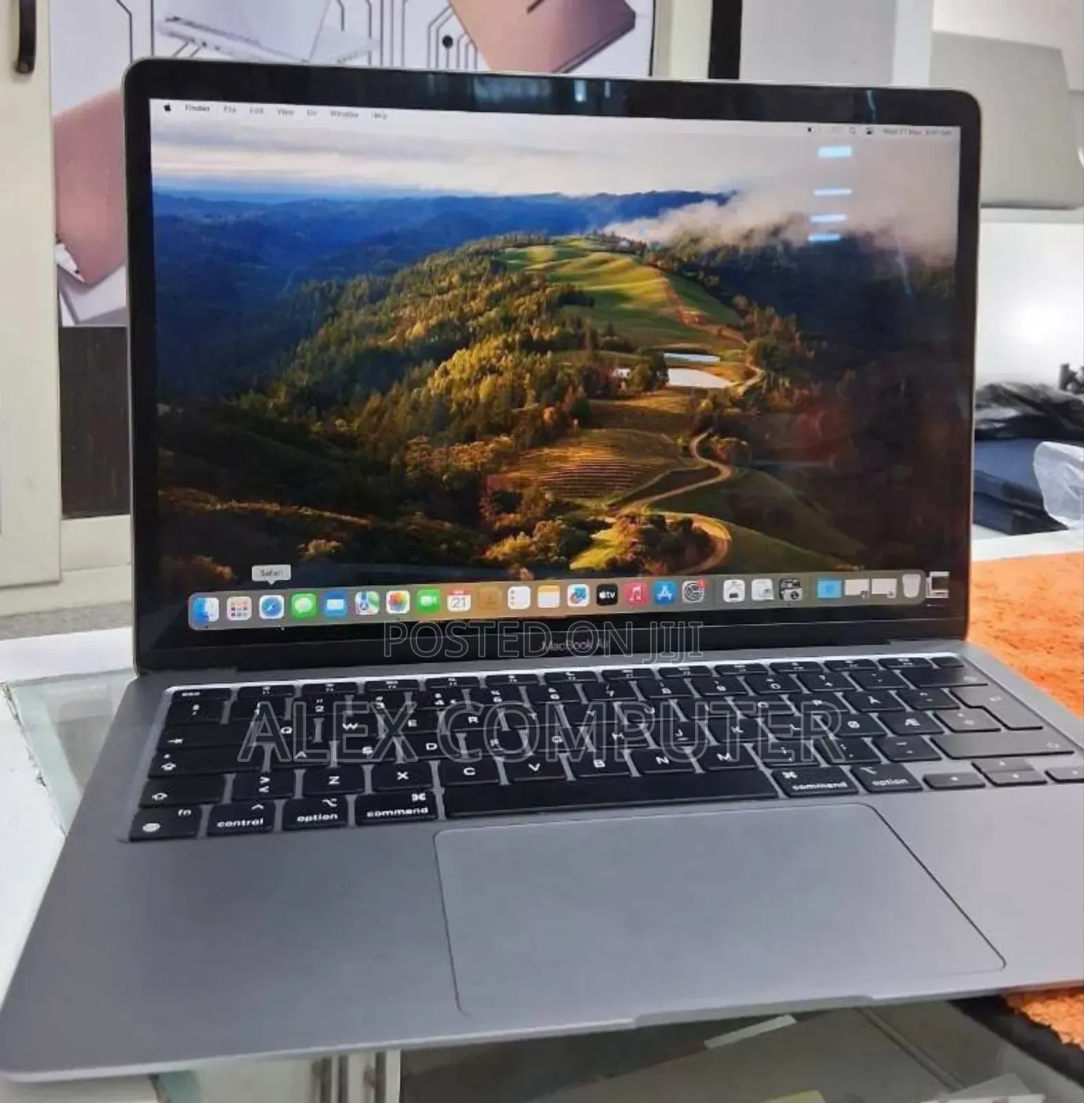 New Laptop Apple MacBook Air 2020 M1 8GB Apple M1 SSD 256GB