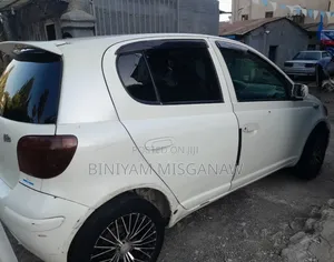 Toyota Vitz 2002 Ivory