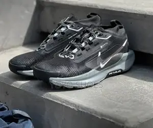 Nike Pegasus Trail 5 Gore-Tex Multicolored Fashion Sneaker