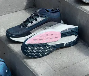 Nike Pegasus Trail 5 Gore-Tex Multicolored Fashion Sneaker