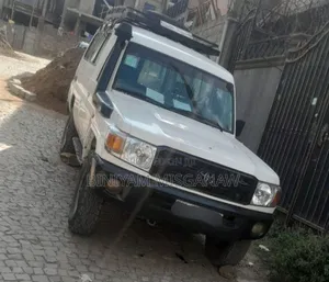 Toyota Land Cruiser 2009 White