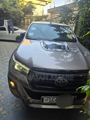Toyota Hilux 2020 Gold