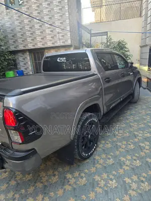 Toyota Hilux 2020 Gold
