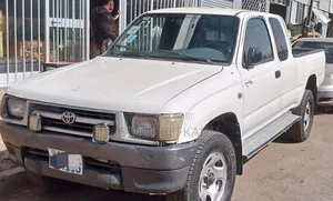 Toyota Hilux 2001 White