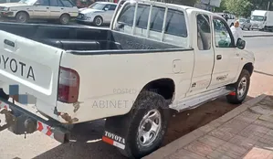 Toyota Hilux 2001 White