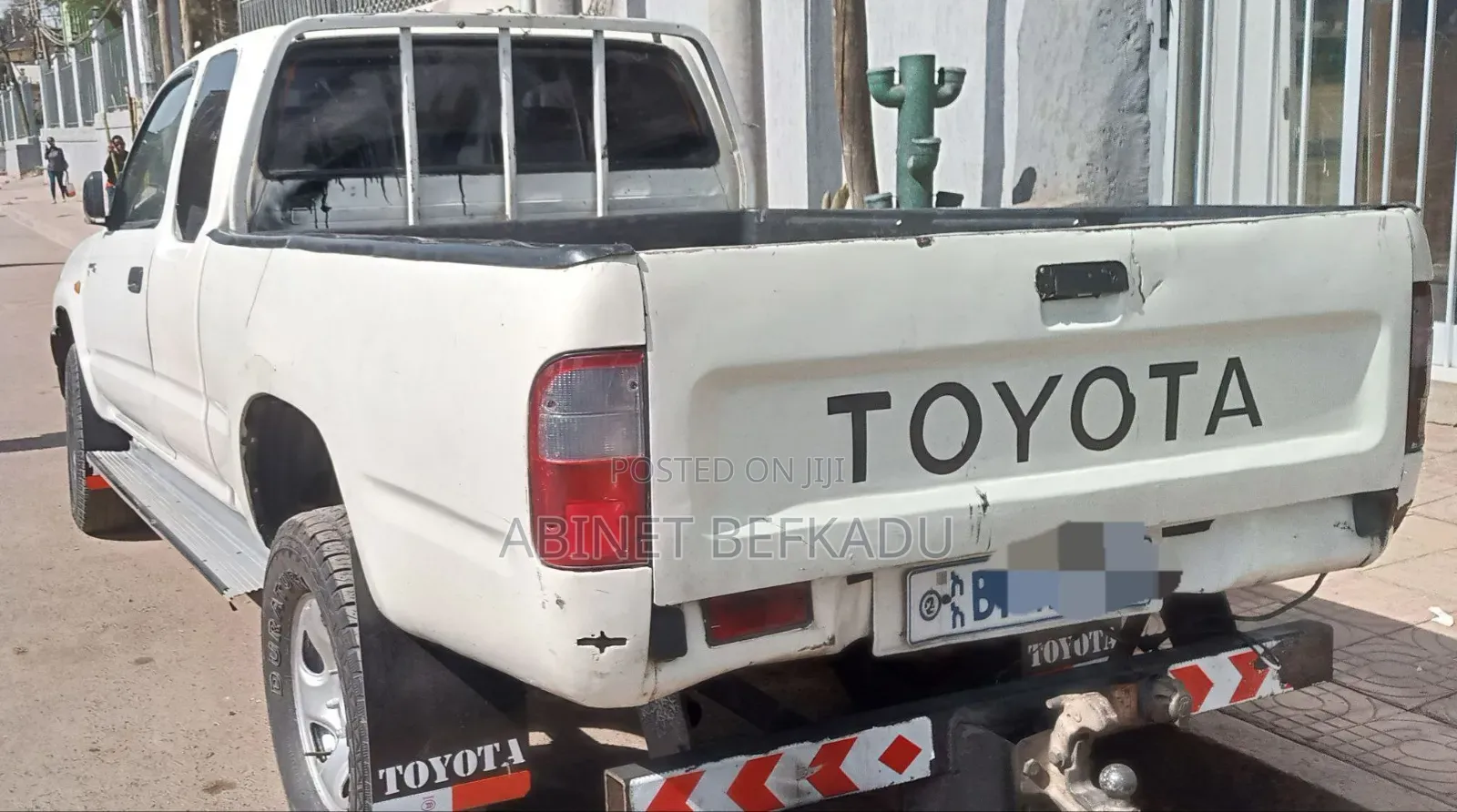 Toyota Hilux 2001 White