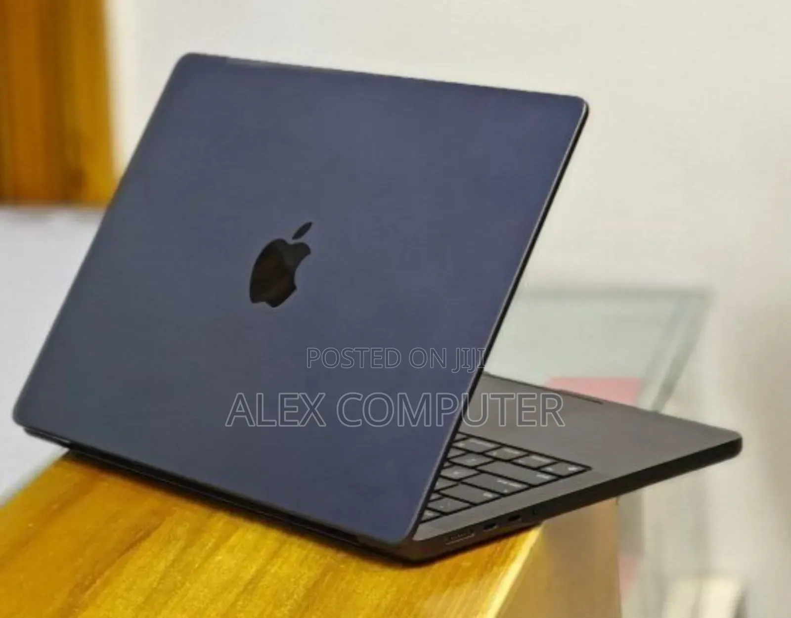 New Apple MacBook Pro 2023 M3 14-Inch 18GB Apple M3 Pro SSD 512GB