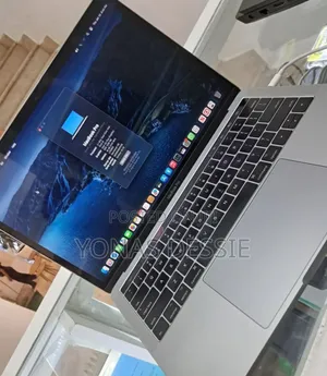 New Laptop Apple MacBook Pro 2017 16GB Intel Core I5 SSD 256GB