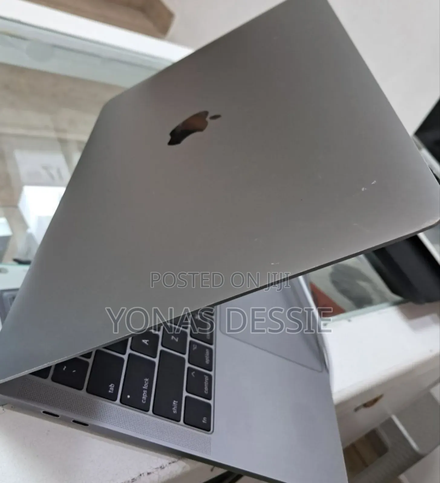 New Laptop Apple MacBook Pro 2017 16GB Intel Core I5 SSD 256GB