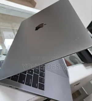 New Laptop Apple MacBook Pro 2017 16GB Intel Core I5 SSD 256GB