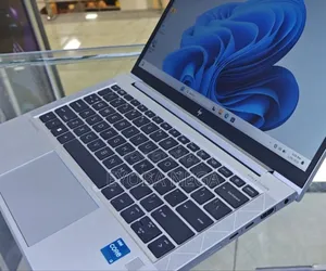 New Laptop HP EliteBook 830 G8 16GB Intel Core I7 SSD 512GB